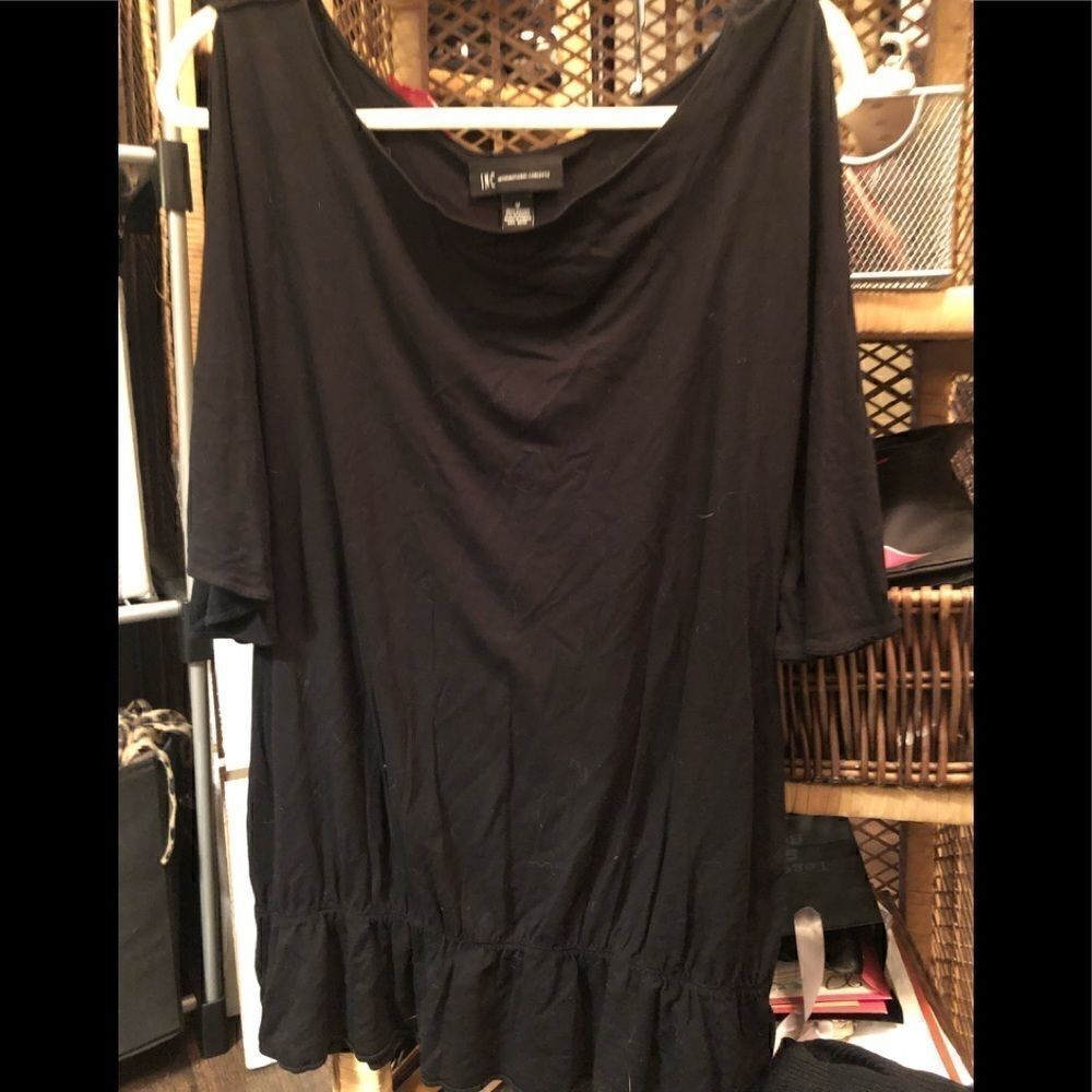 International concepts medium butterfly sleeve cut out shoulder top